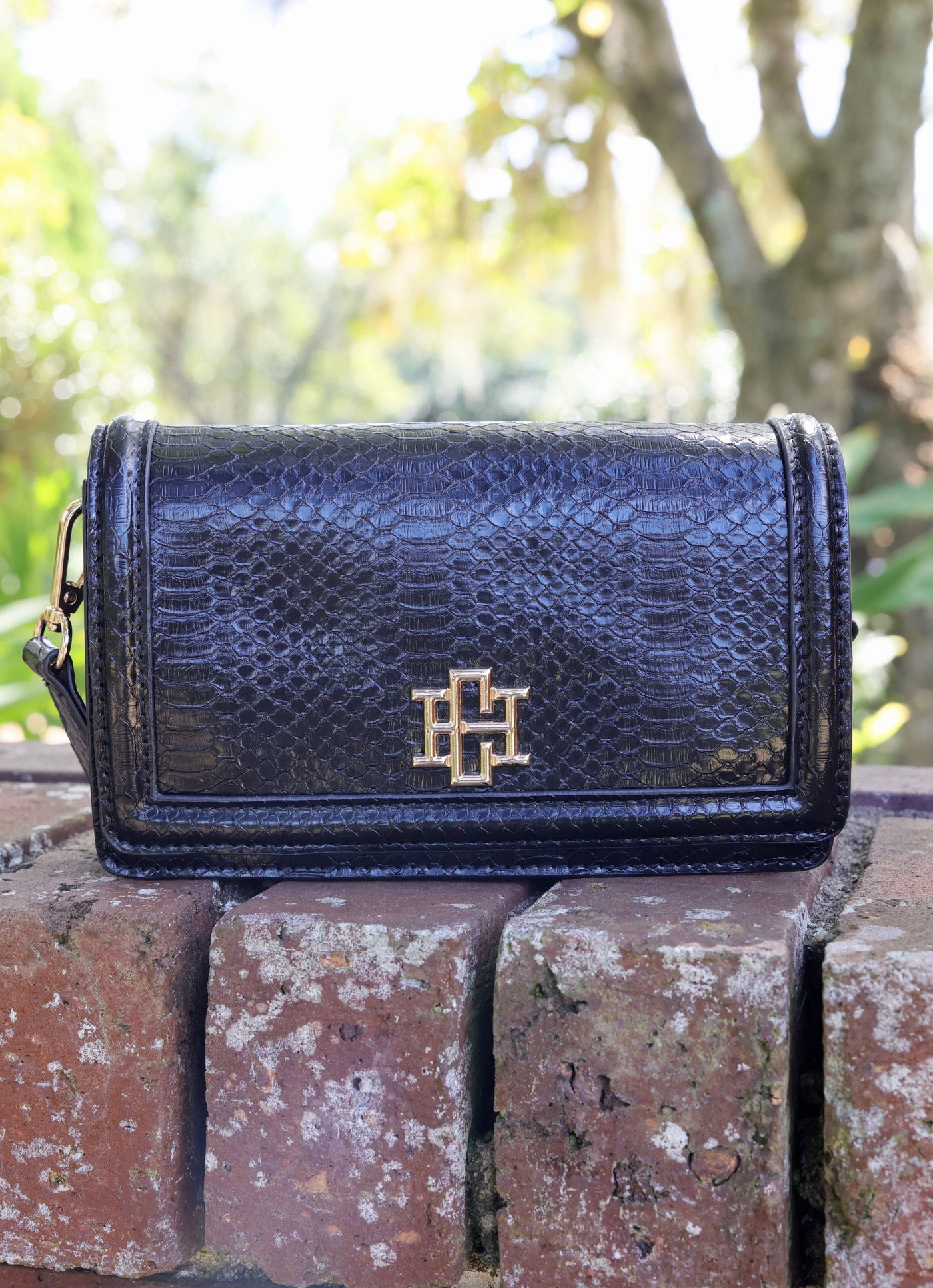 Maverick Crossbody with Pocket BLACK