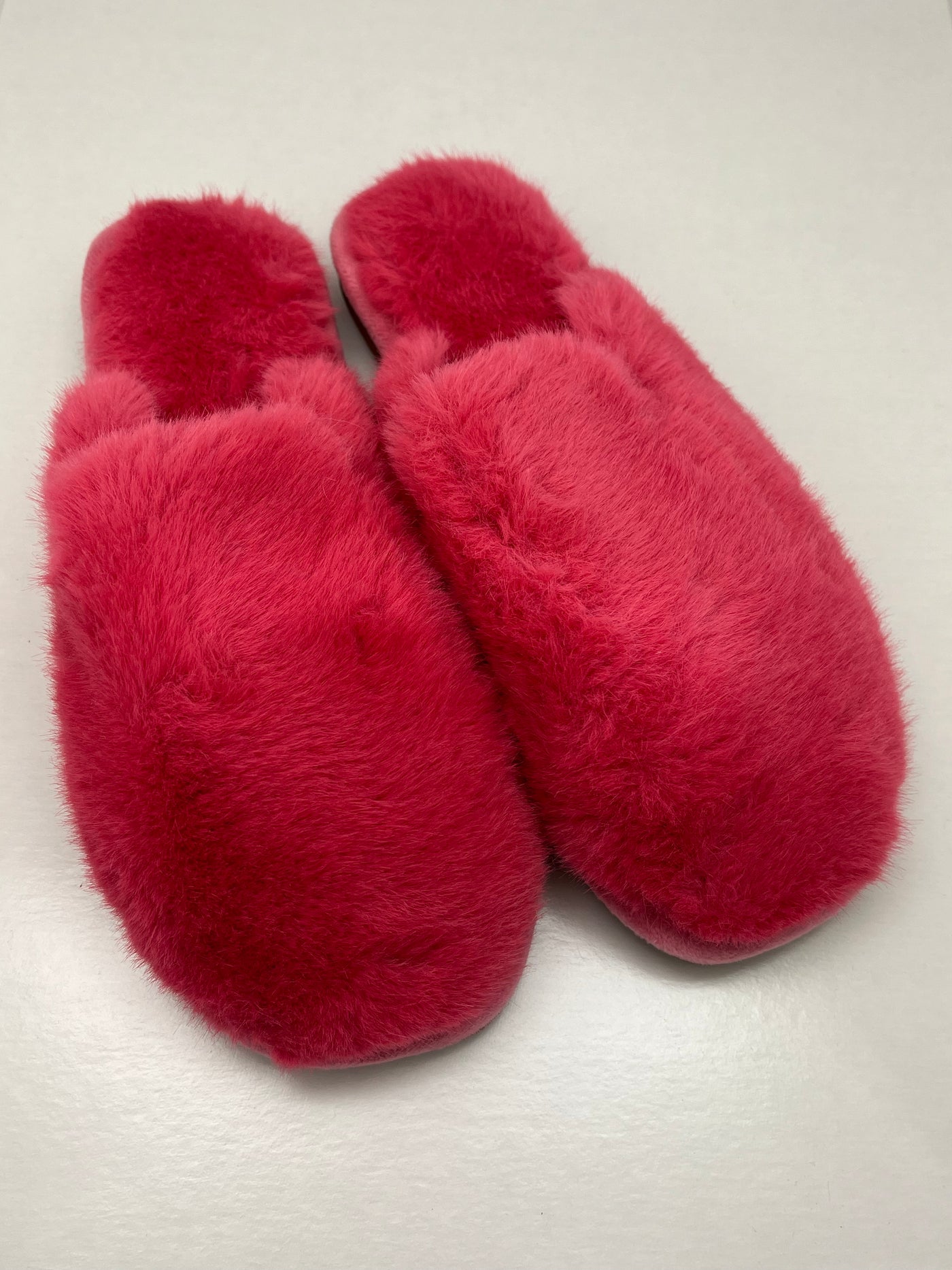 HOT PINK FURRY SLIPPER